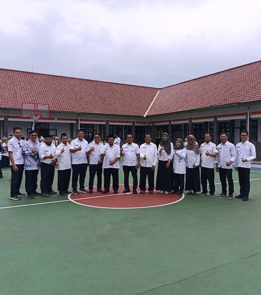 Seluruh Guru SMAN 11 Tasikmalaya